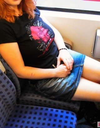 Девушка Показывает Большие Сиськи И Рыжую Киску В Поезде (26 Фото)